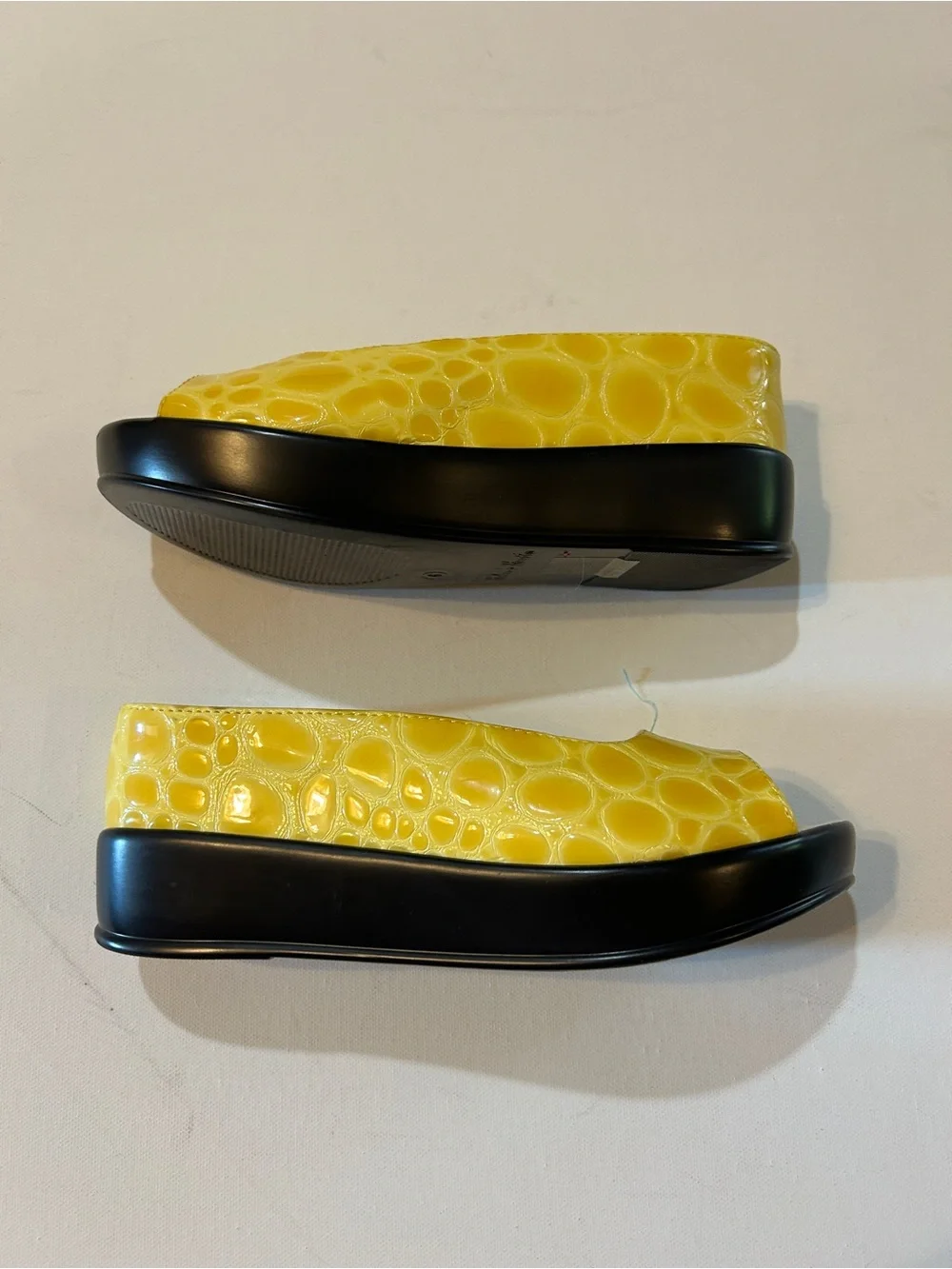 Helen’s Heart Yellow Croc Embossed Platform Slide Sandals Women’s Size 6 Summer